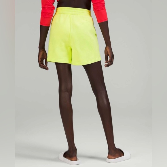 Lululemon Loungeful High-Rise Short 4” - Electric Lemon Sz 6 Excellent condition - Picture 1 of 8
